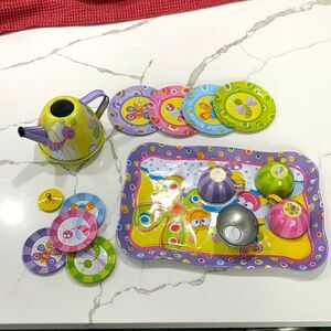 Schylling | Vintage 15 pc Girls Pretend Metal Tea Set Teapot Tray Saucer Cups